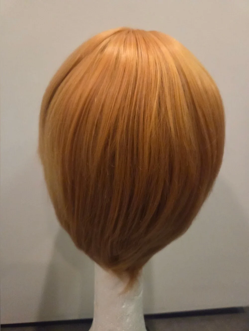 Arda Wigs short blonde
